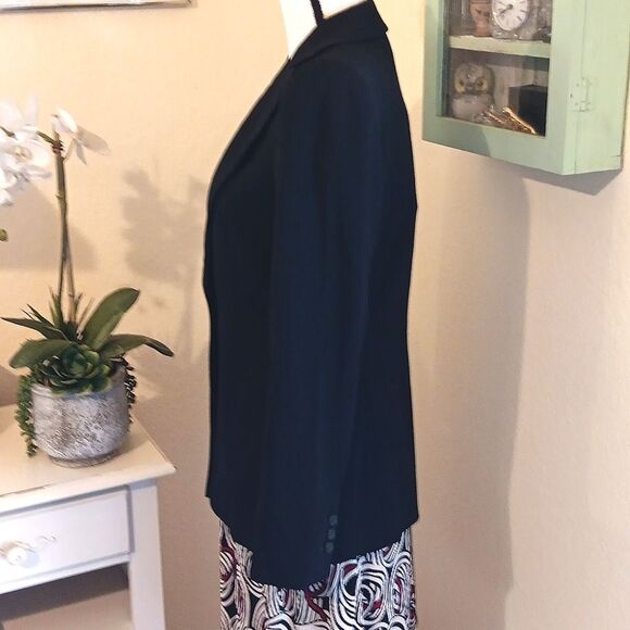 Giorgio Armani Classico Black Women's Blazer. Designer. Classic. Professional. - Picture 5 of 12